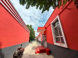 伊宁县喀什镇人民政府位于喀什镇中心幼儿园喀拉巴格村分园占地面积3300㎡建筑面积1650㎡整体对外招租，租期五年