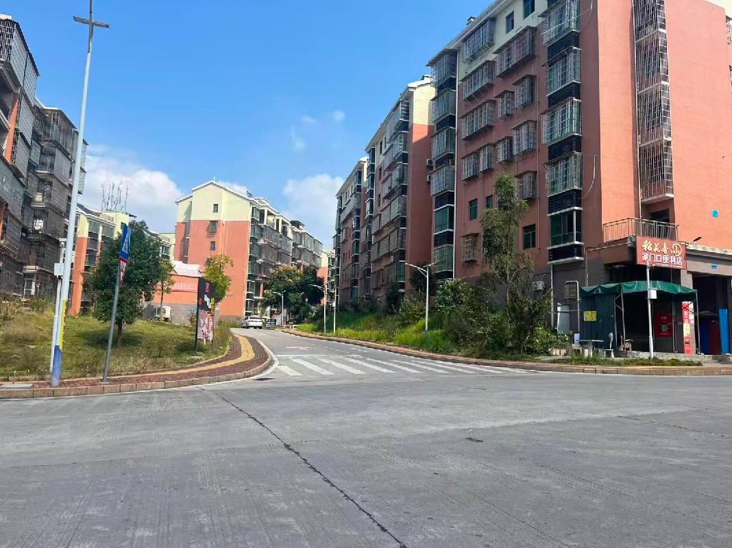 [郴州市]宜章县玉溪镇马耳冲小区第三期15栋16个商业门面转让