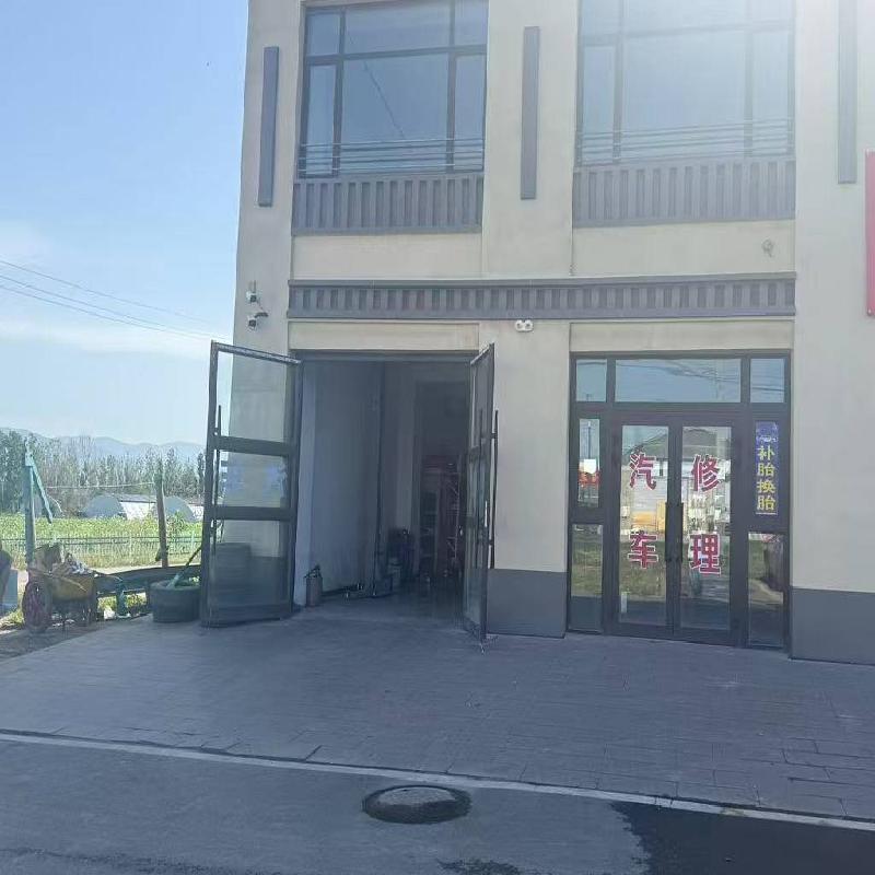 新源县鑫通集团公司位于新源县环城东路停车场商业楼1楼北栋7号商铺约150㎡对外招租，租期三年