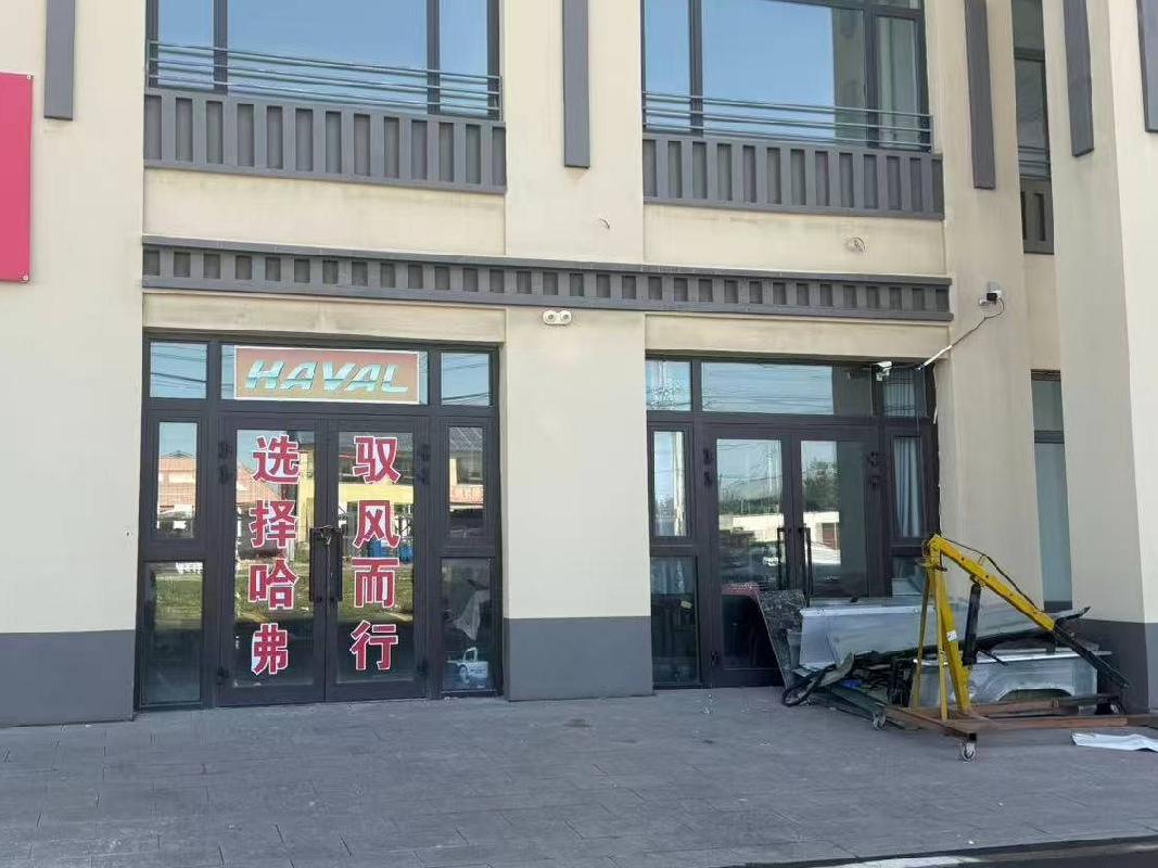 新源县鑫通集团公司位于新源县环城东路停车场商业楼1楼北栋5号商铺约150㎡对外招租，租期三年