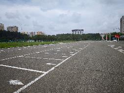 哈尔滨商业大学江南、江北校区520个停车泊位场地（含门禁系统及设备）捆绑招租交易公告(国资监测编号GR2026HL2004366)