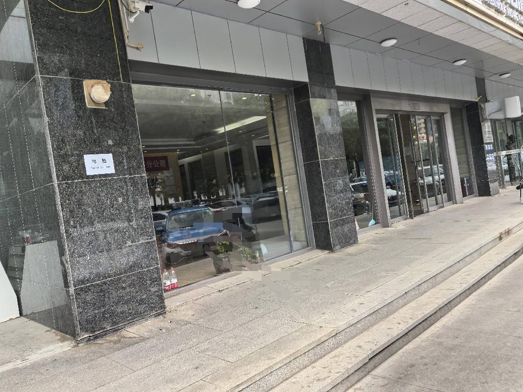 呼和浩特市赛罕区如意西街23号日信华宸大厦一楼476.6㎡临街底商出租