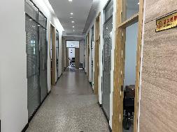 呼和浩特市赛罕区如意西街23号日信华宸大厦一楼476.6㎡临街底商出租