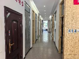 呼和浩特市赛罕区如意西街23号日信华宸大厦一楼476.6㎡临街底商出租