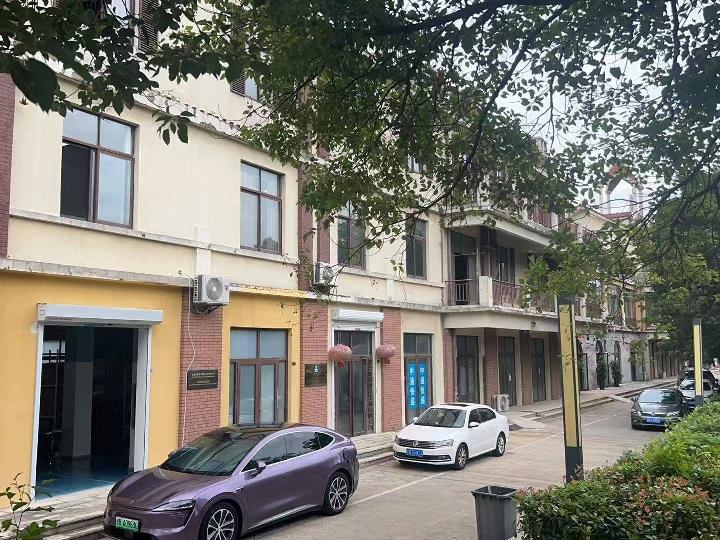 淮安经济技术开发区宏恒胜路168号汇金行.欧尚风情街西区4-4001室招租公告