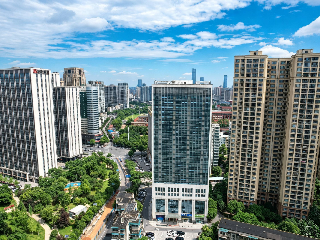 长沙市雨花区雨花路88号裕华名苑(大鸿杰座)4栋21层办公物业招商（租售）公告