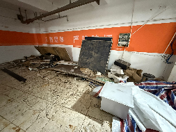 实验仪器、运动器械、桌椅柜类等352项报废资产转让转让公告(国资监测编号GR2026AH2001827)