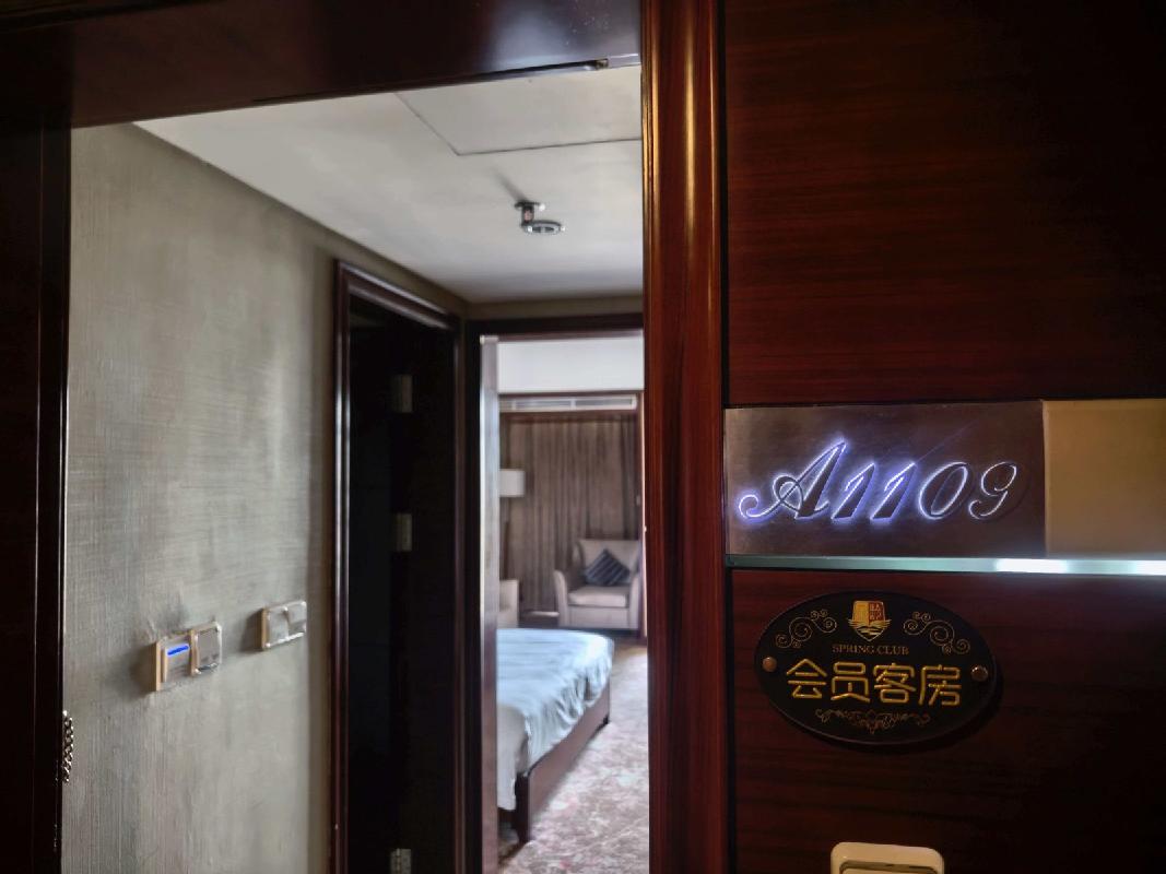 海口市东环广场A栋第11层A1109、A1111房分别转让