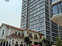 海口市龙华区金濂路1-3号金牛岭片区B-5-02地块项目10#楼第7层701-708共8套房产和地下室-2层-2G067--2G074共8个停车位分别打包转让
