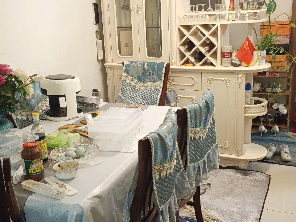 无锡市泰伯花苑540幢某室挂牌转让公告