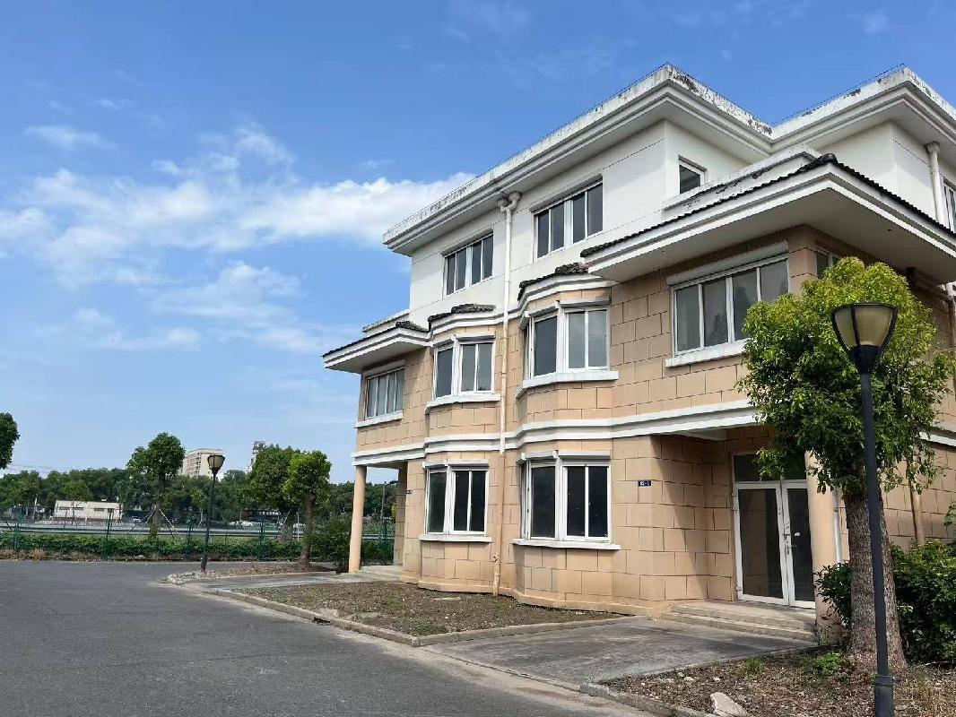 位于苏州太仓市花南小区68套房产公开转让