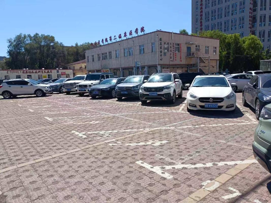 包头市青山区呼得木林大街30号地上露天经营性机动车停车位公开招租（300000元/年，3年（一年一签），内蒙古科技大学包头医学院第二附属医院）