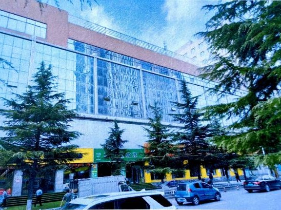 甘肃省庆阳市西峰区广场路与南一（1）路交汇处西南角宾馆105-107房产转让公告