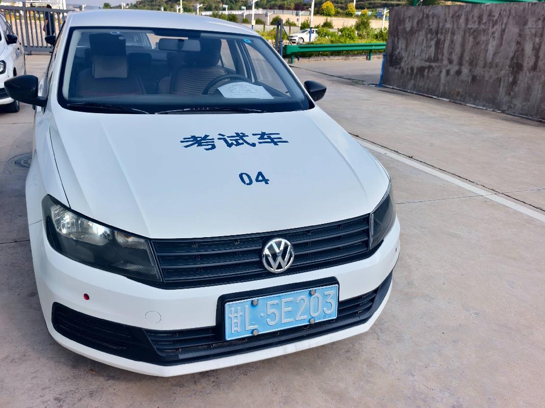 平凉市百富诚技培学校甘L5E203等2台车辆转让公告
