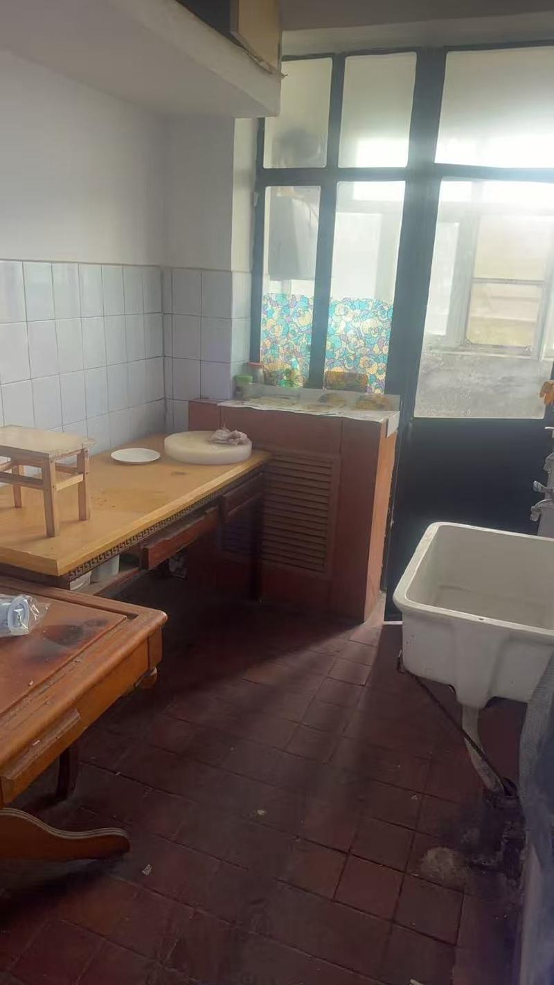 新疆吐哈石油勘探开发有限公司转让位于高新区（新市区）江苏东路369号2栋1单元302住宅房地产(国资监测编号GR2026XJ1001609)