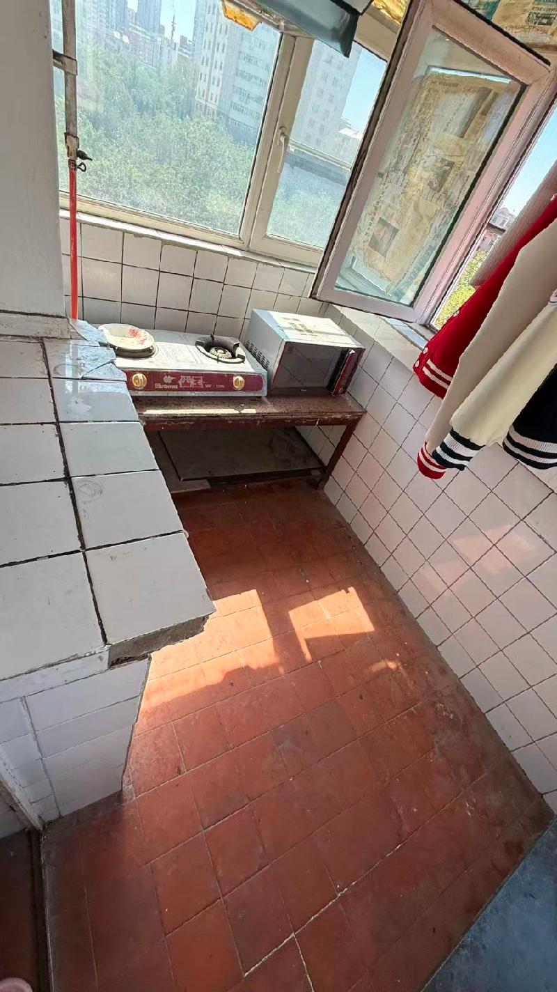 新疆吐哈石油勘探开发有限公司转让位于高新区（新市区）江苏东路369号1栋1单元501室住宅房地产(国资监测编号GR2026XJ1001589)