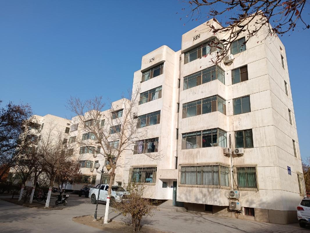 新疆吐哈石油勘探开发有限公司转让位于七区新城东路南侧吐哈井下技术作业公司2号住宅楼4单元302室住宅房地产(国资监测编号GR2026XJ1001569)