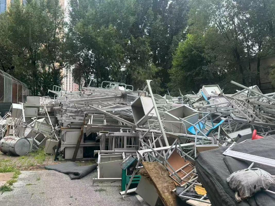 一批课桌椅、多媒体讲台、床垫等废旧资产处置（呼和浩特市第二中学）(国资监测编号GR2026NM1003412)