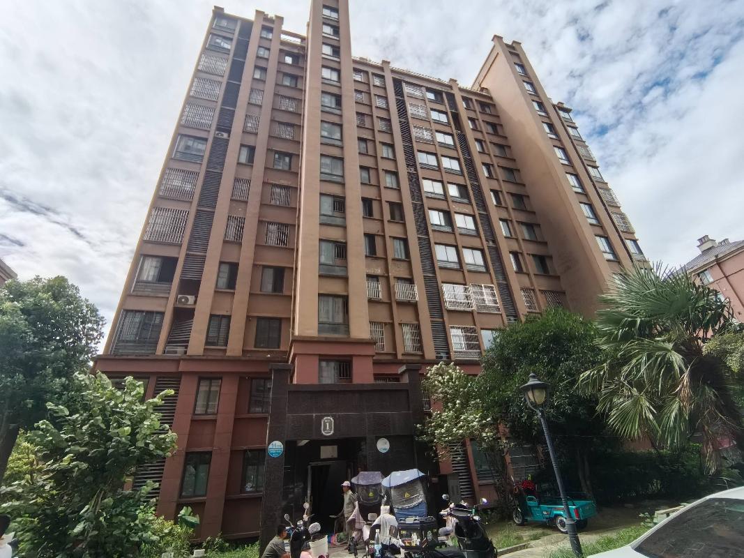 无为市无城镇御龙湾14幢101室住宅用房出租公告