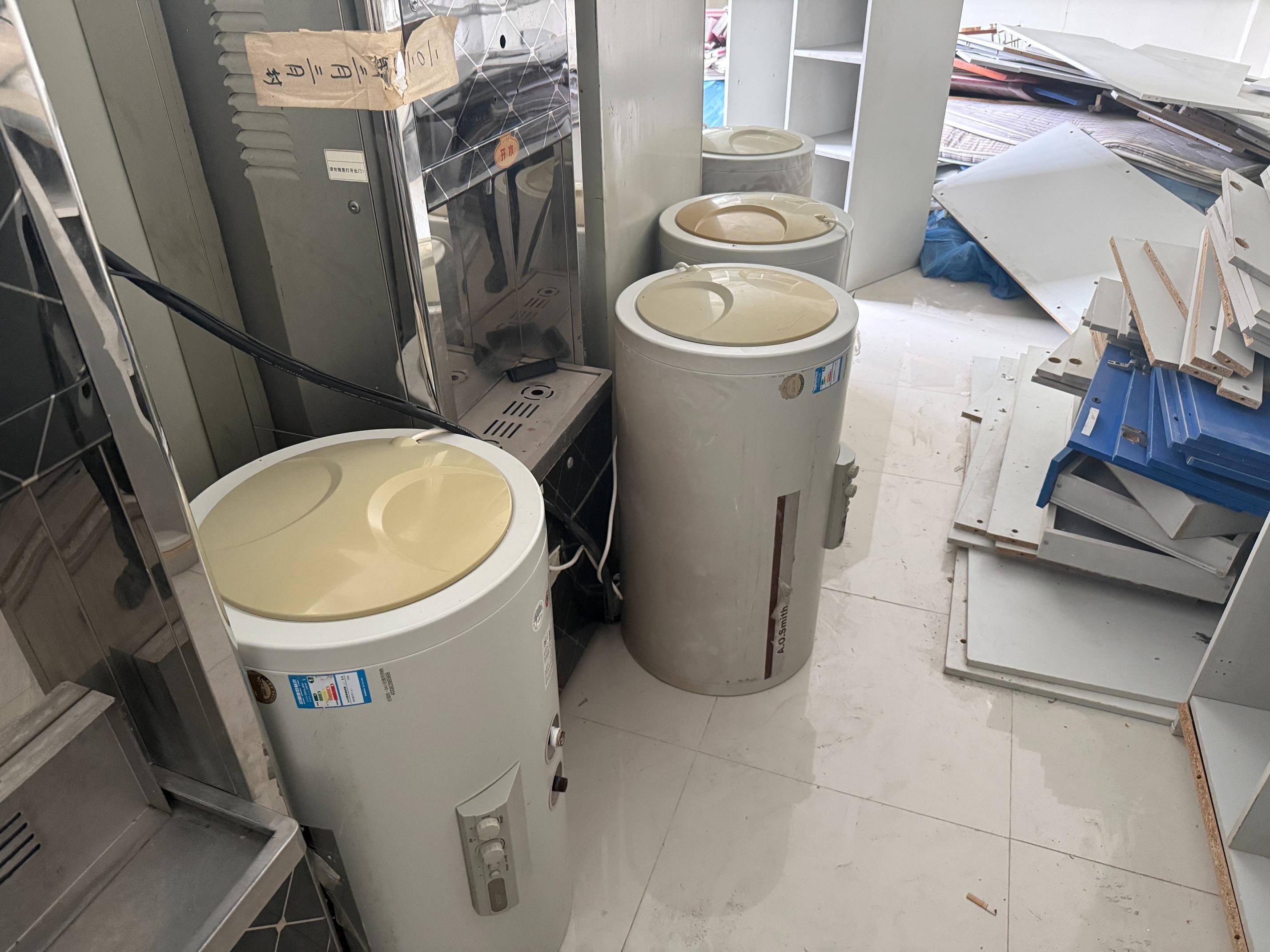 位于枚皋东路一号的一批院校报废机电设备家具等物资转让公告（明细详见公告附件）