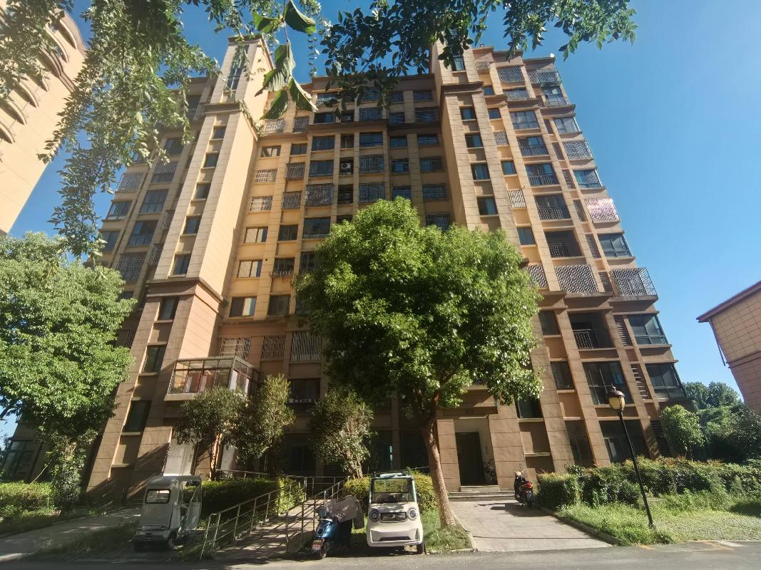 无为市无城镇滨江骏景小区7幢1、2单元第一层社区办公用房出租公告