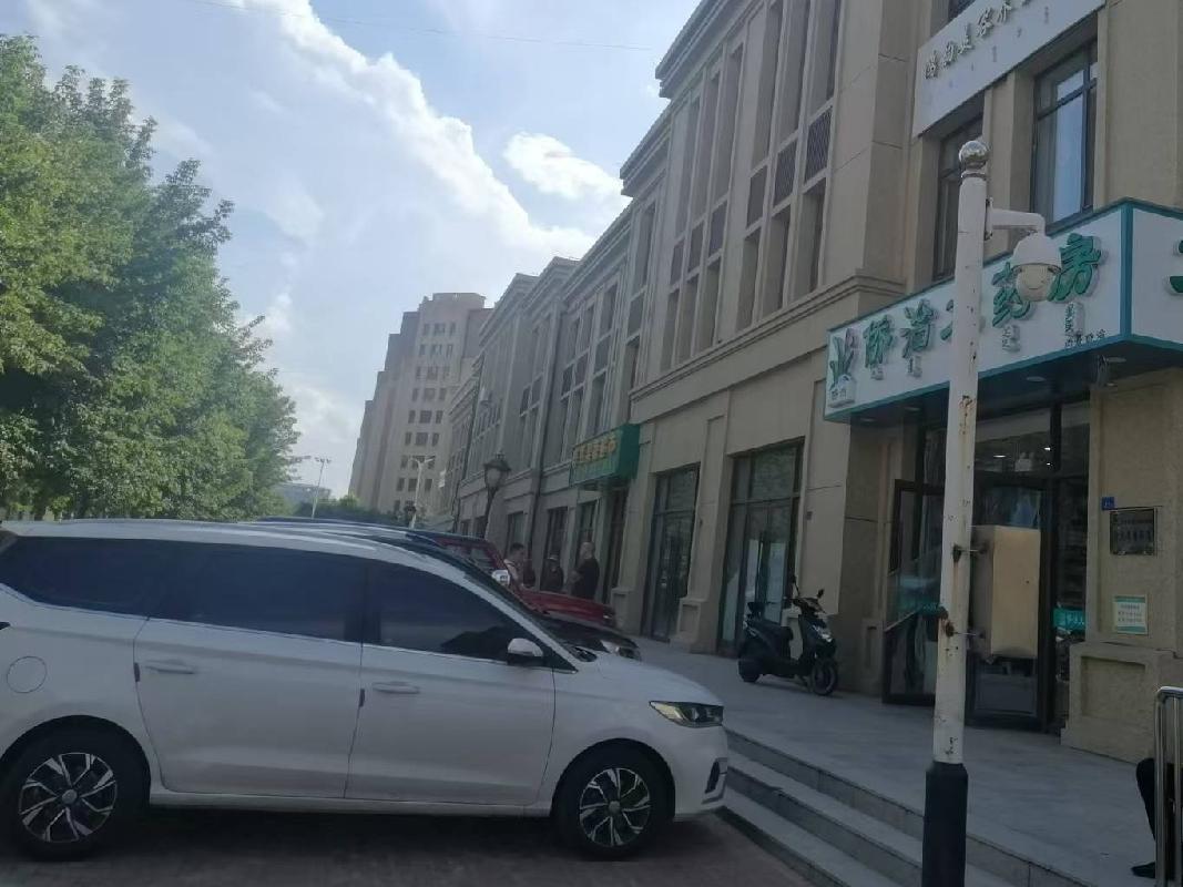 赤峰市红山区西城尚景64处商业房产分别出租（赤峰市鑫峰房地产开发有限公司）