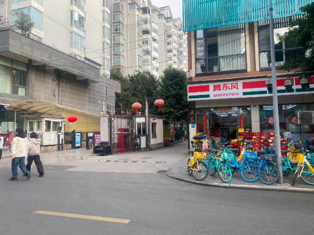 成都市武侯区棕林南街2号附8号1楼商业房产转让项目