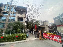 成都市西航港街道川大路二段669号103栋2单元3层3号房产（附属地下车位162栋-1层74号车位、75号车位）转让项目