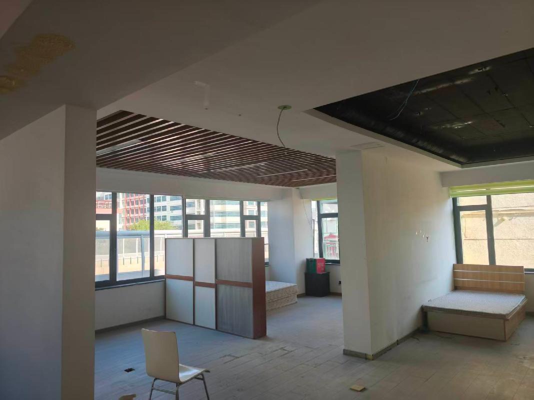 呼和浩特市赛罕区昭乌达路西侧龙苑大厦4层局部出租（租赁期3年，年租金底价226300.00元）