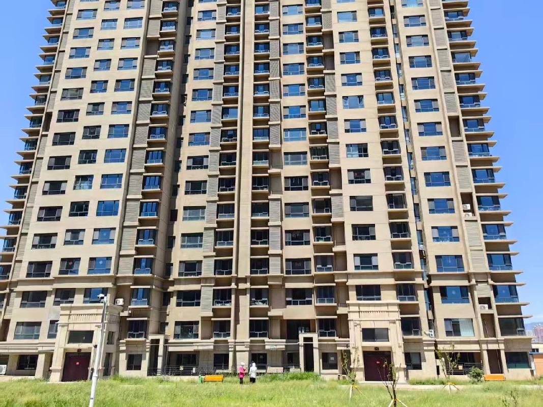 内蒙古自治区呼和浩特市4套房产打包公开转让（内蒙古农村商业银行股份有限公司察哈尔右翼中旗支行）