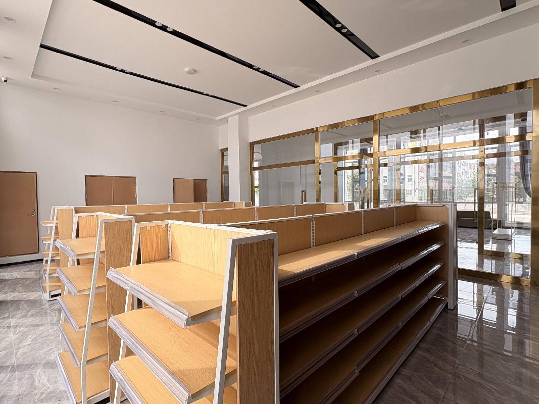 乌拉特中旗甘其毛都口岸互贸区办公楼一楼东侧北端1号店面公开招租(年租金底价19131.00（含税），租期3年)(国资监测编号GR2026NM1003634)