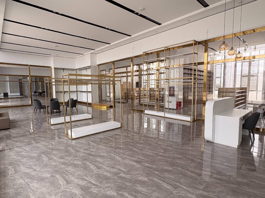 乌拉特中旗甘其毛都口岸互贸区办公楼一楼东侧南端4号店面公开招租(年租金底价55089.00（含税），租期3年)(国资监测编号GR2026NM1003637)
