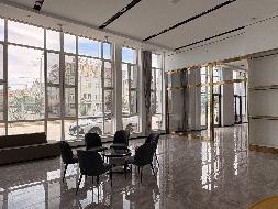 乌拉特中旗甘其毛都口岸互贸区办公楼一楼东侧南端4号店面公开招租(年租金底价55089.00（含税），租期3年)(国资监测编号GR2026NM1003637)