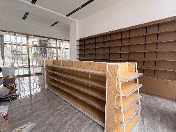 乌拉特中旗甘其毛都口岸互贸区办公楼一楼东侧北端2号店面公开招租(年租金底价10364.00（含税），租期3年)(国资监测编号GR2026NM1003635)