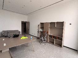 乌拉特中旗甘其毛都口岸互贸区办公楼二楼东侧南端3号办公室公开招租(年租金底价5159.00（含税），租期3年)(国资监测编号GR2026NM1003640)