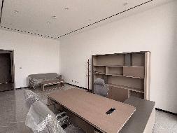 乌拉特中旗甘其毛都口岸互贸区办公楼二楼东侧南端4号办公室公开招租(年租金底价5159.00（含税），租期3年)(国资监测编号GR2026NM1003641)