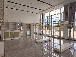乌拉特中旗甘其毛都口岸互贸区办公楼一楼东侧南端4号店面公开招租(年租金底价55089.00（含税），租期3年)(国资监测编号GR2026NM1003637)