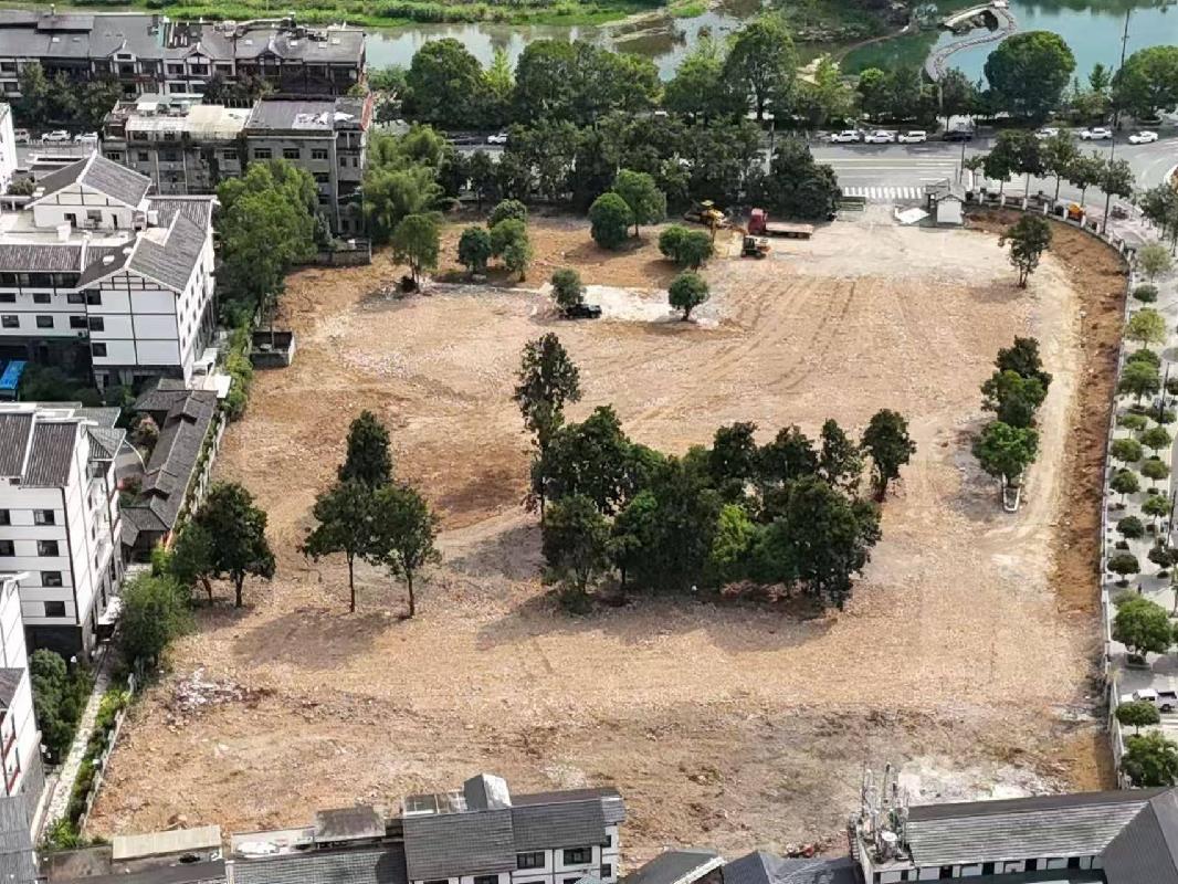 张家界市武陵源区军地坪街道桂花路与武陵路交汇处17,492.28m2商服用地出租项目(国资监测编号GR2026HN1002817)