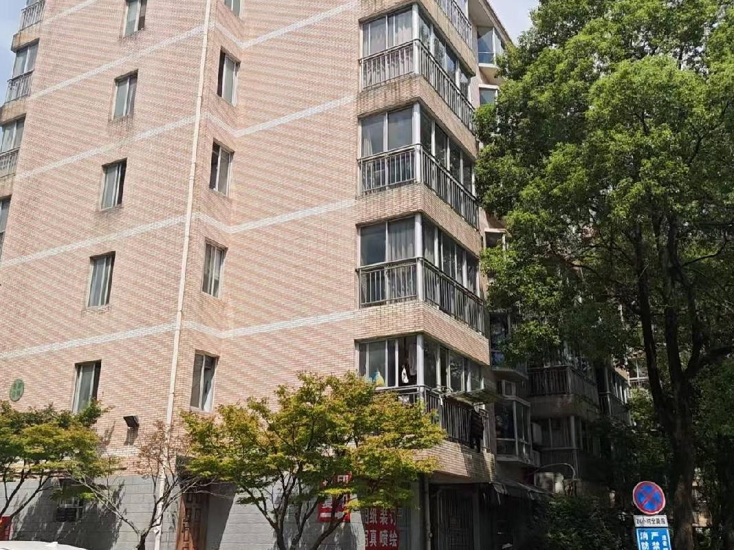 长沙市芙蓉区亚大路99号专家公寓102、103号等6套房屋及两间车库（合计建筑面积约641.2㎡）招租(国资监测编号GR2026HN1002805)