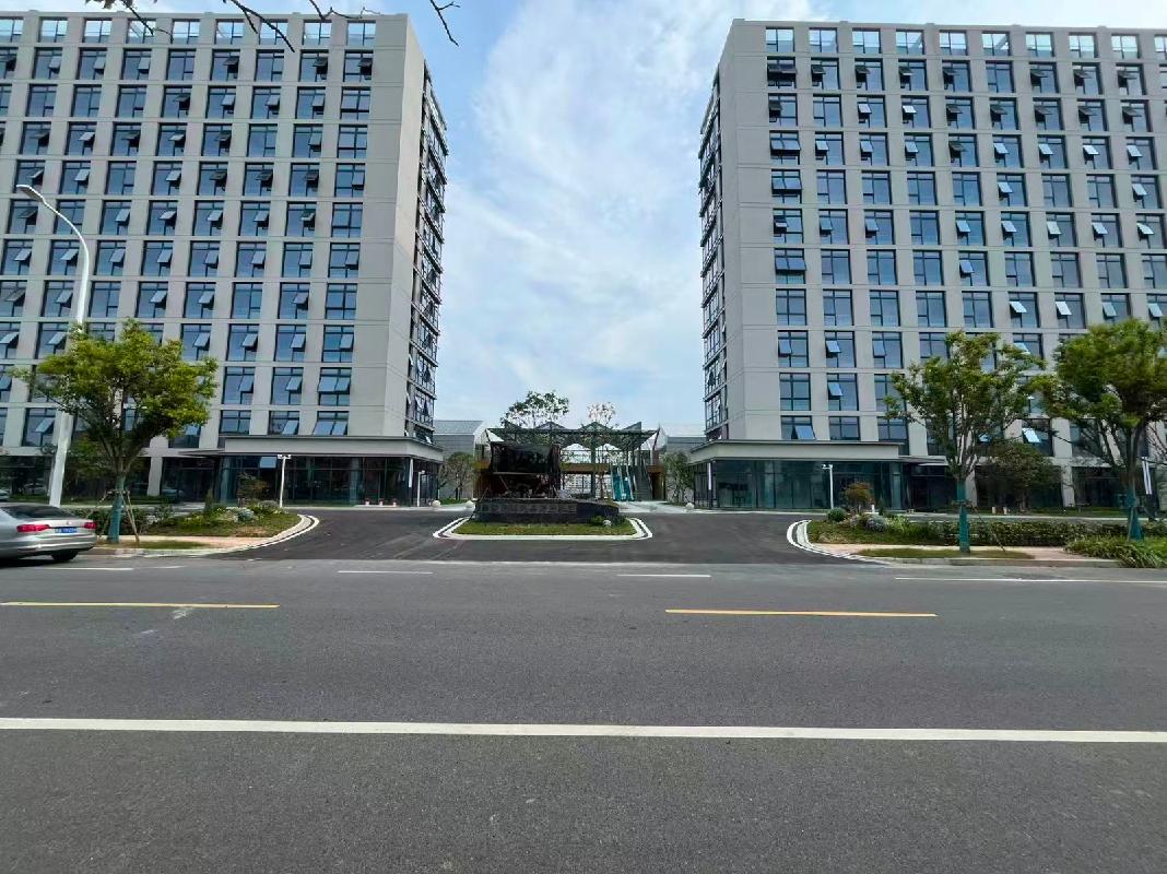 南陵县龙潭汽车零部件产业园酒店、公寓及专家服务楼房产经营权出租公告(国资监测编号GR2026AH2002202)
