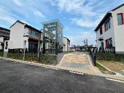 南陵县龙潭汽车零部件产业园酒店、公寓及专家服务楼房产经营权出租公告(国资监测编号GR2026AH2002202)