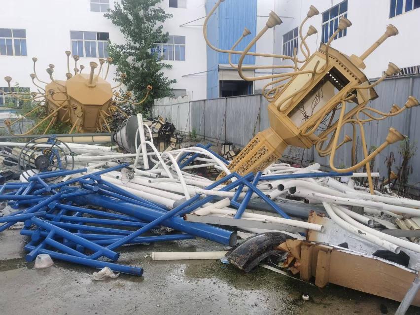 原凯盛家具城主楼后侧空地废钢转让公告