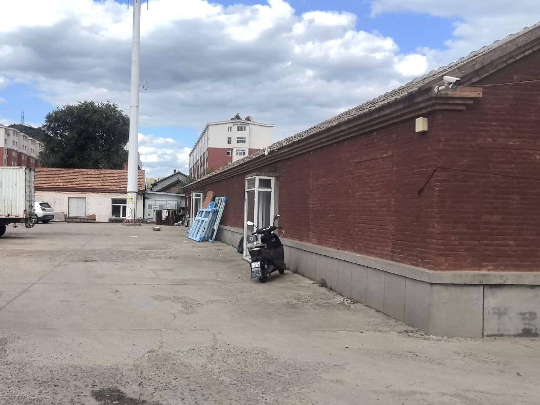 喀喇沁旗锦山镇河北东区(原喀喇沁旗柄粑厂)院内土地、部分房屋及附属设施整体出租（年租金底价320000.00元，租期10年）(国资监测编号GR2026NM1003809)