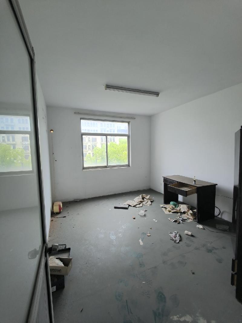 昆山市淀山湖镇曙光路66号403室等3套房产公开转让