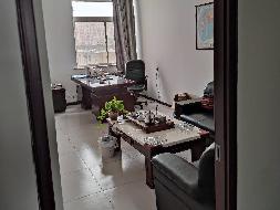 包头市昆都仑区钢铁大街与三八路交叉口东南角鸿锦业大厦四层东侧房产招租（年租金底价：34060元/年，租期：5年）（内蒙古铁花文化产业投资有限责任公司）(国资监测编号GR2026NM1003940)