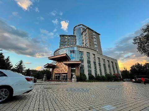 呼和浩特市新城区内蒙古华天大厦主楼及裙楼、锅炉楼及行政楼整体招租（年租金底价：4164300元/年，租期：10年）（内蒙古铁花文化产业投资有限责任公司）(国资监测编号GR2026NM1003917)
