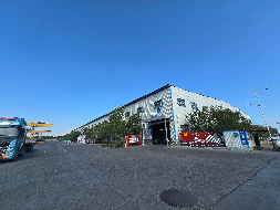 新疆宝新恒源金属制品有限公司租赁位于新疆乌鲁木齐市(第十二师)经济技术开发区(头屯河区)头屯河农场头屯河公路1567号新疆宝新恒源物流园钢材加工剪切配送中心（一期）部分场地、房屋建筑物及配套机器设备(国资监测编号GR2026XJ1001683)