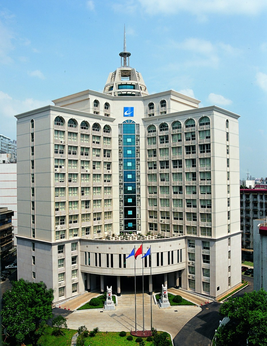 【湖南六建】长沙市天心区金盆岭街道劳动西路296号（证载257号）智能化办公楼及地面停车场、停车位(含智能机械车库)以及篮球场等附属配套设施(国资监测编号GR2026HN1003025)