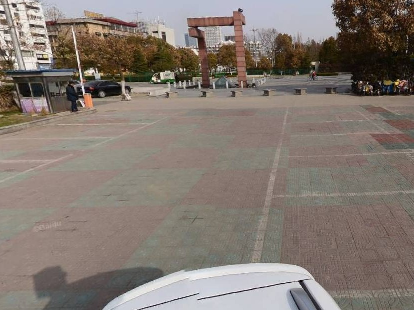 楚秀园西入口广场南侧招租公告