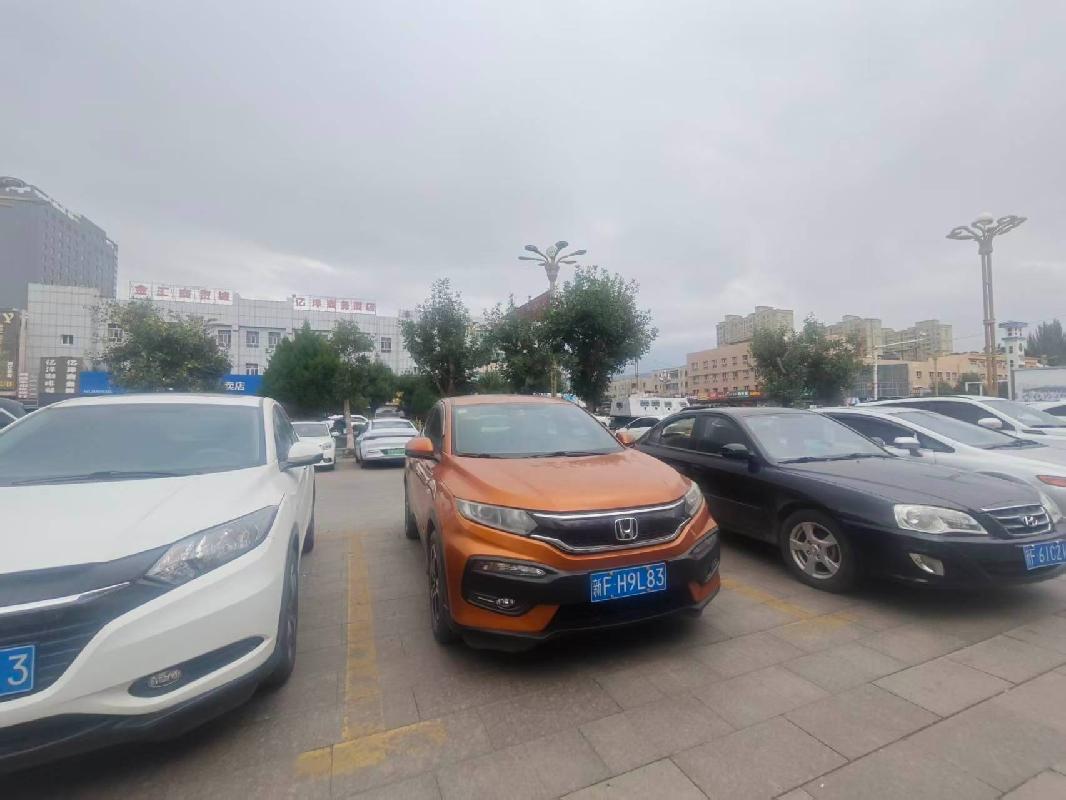 新源县明寰新能源科技有限公司位于新源县恰普河路电影院地面停车场约1200㎡场地对外招租，租期三年